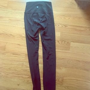 LULULEMON SIZE 2 BLACK LEGGINGS